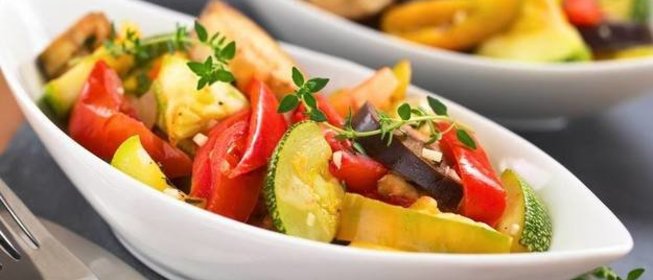 Овощное рагу с чесноком и перцем