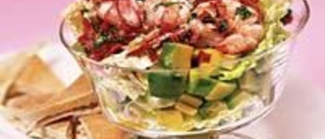 Креветочный коктейль с томатно-кориандровой заправкой