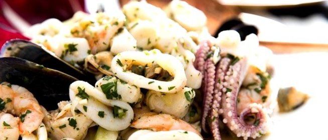 Салат из морепродуктов Морской коктейль