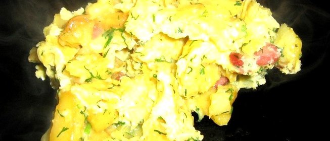 Жаренный картофель с яйцом