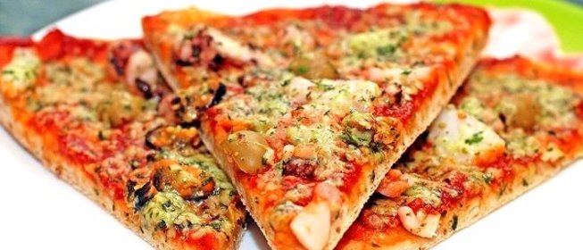 Пицца из морского коктейля