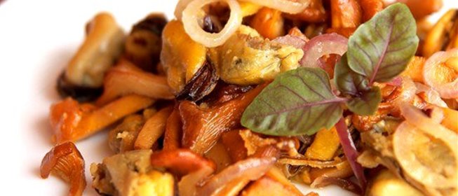 Грибной салат с грецкими орехами