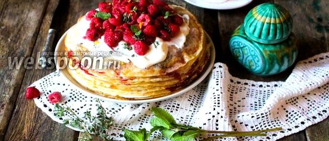 Шведский блинный торт со взбитыми сливками и ягодами