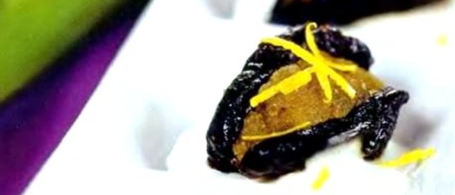 Закуска из чернослива со взбитой сметаной