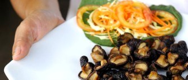 Шиитаке с зеленым луком в копченом масле