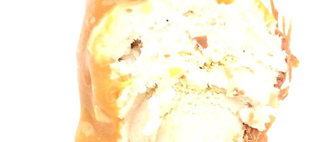 Банановое мороженое с печеньем, шоколадной стружкой и карамельной прослойкой