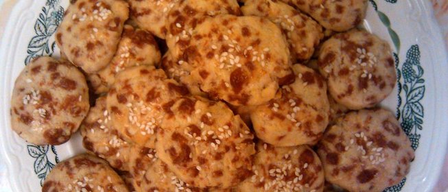 Сырное печенье с кунжутом
