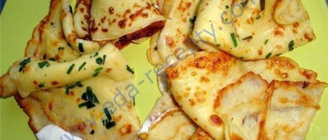 Тонкие блинчики с соленым творогом