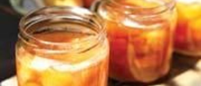 Компот из тушеных груш и персиков