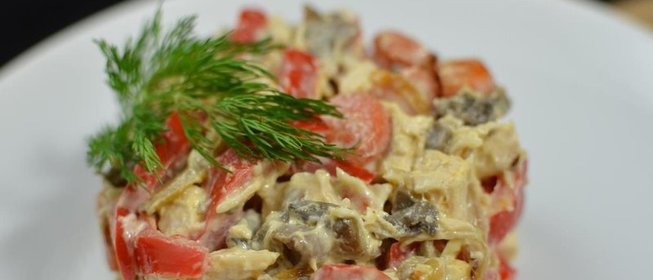 Салат с курицей и маринованными грибами
