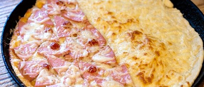 Пицца с сырной корочкой