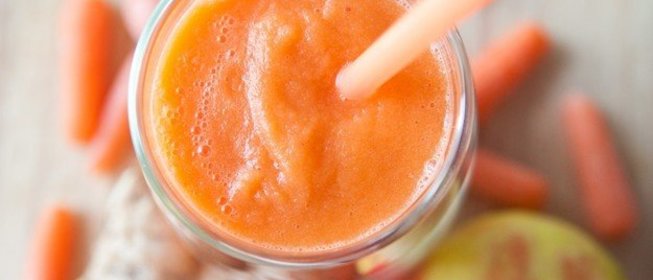 Органический имбирно-морковный коктейль