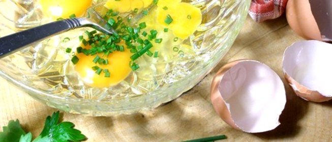 Омлет с зеленым луком и сливочным маслом