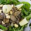 Теплый грибной салат с фундуком и пекорино