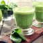 Зеленый коктейль с черносливом