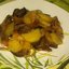 Жареный картофель с баклажаном и луком
