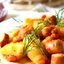 Картошка с сосиской на сковороде