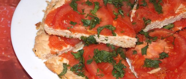 Пицца на лепешке из куриного фарша