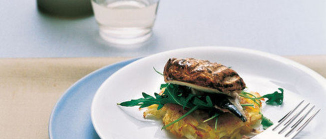 Жареный картофель с макрелью, руколой и моцареллой