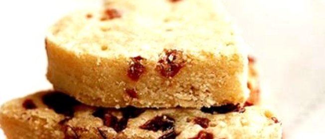 Печенье-сердечки с клюквой