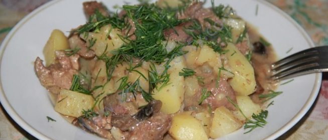 Картофель с куриной печенью и грибами