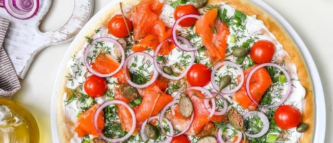 Скандинавская пицца с лососем