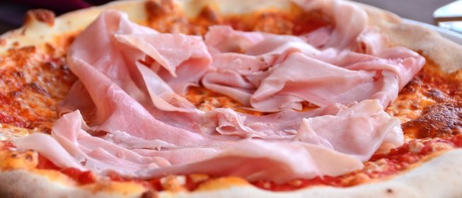 Пицца с ветчиной