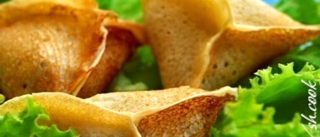 Блины на дрожжах с грибами и сыром