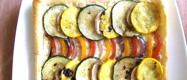 Пицца с овощами и сыром