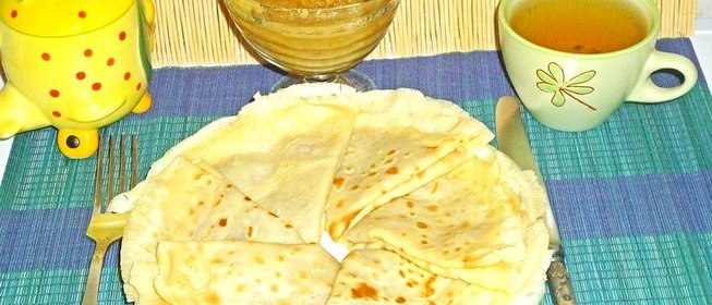 Блины тонкие с повидлом