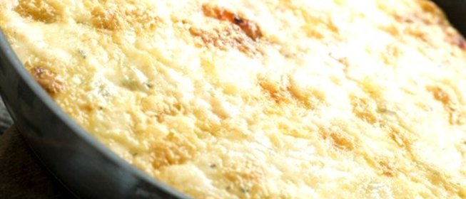 Омлет с сыром и белым хлебом