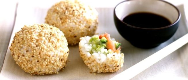 Рисовые шарики с начинкой «Японские рафаэлло»