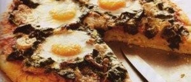 Флорентийская пицца с яйцами