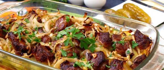 Запечённая картошка со свиными рёбрышками