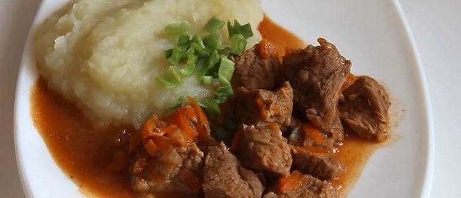 Тушеная говядина с подливкой