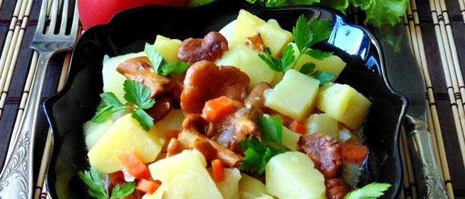 Картофель с лисичками в сметане