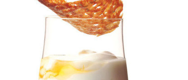 Личи в йогурте с печеньем