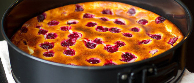 Творожная запеканка с вишней