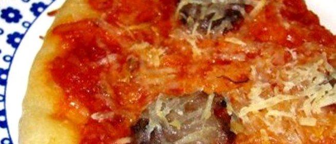 Пицца с рогаликами и колбасой