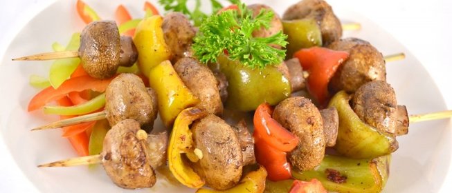 Шашлычки из шампиньонов со сладким перцем в духовке