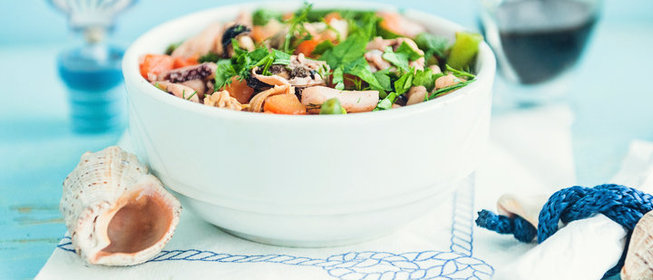 Морской коктейль с овощами