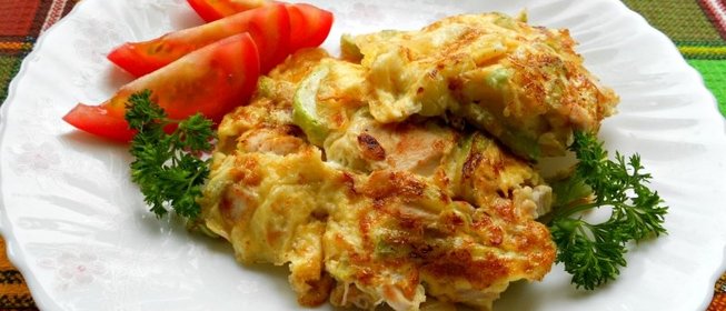 Омлет с курицей и кабачками