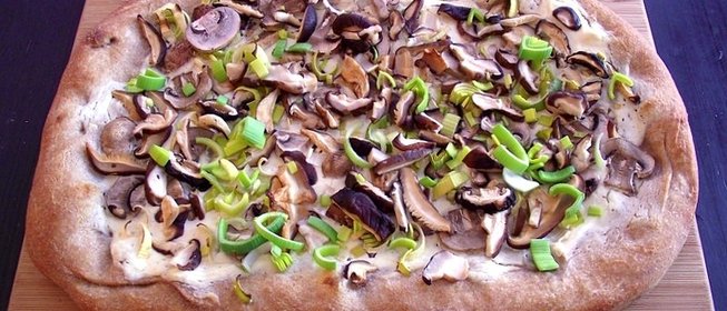 Пицца с лесными грибами