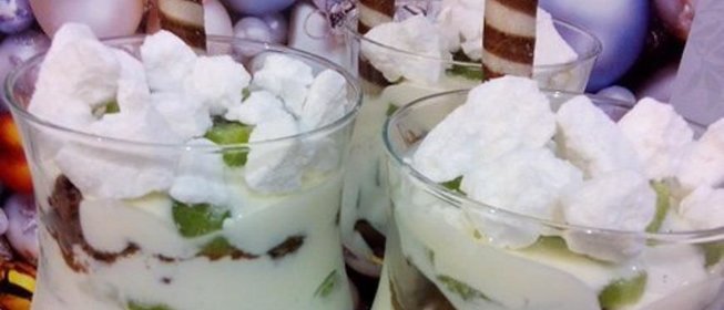 Десерт с киви и шоколадным печеньем