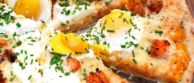 Пицца с яйцом и сыром