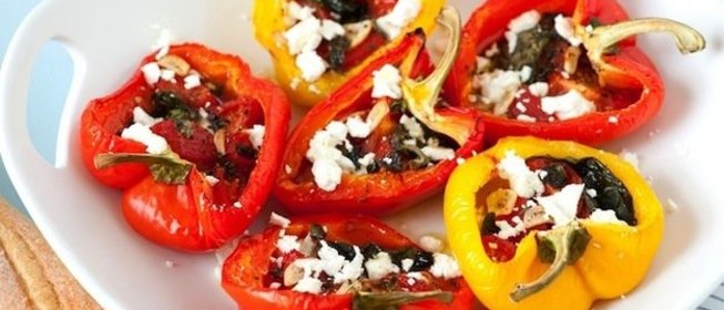 Болгарские перцы, фаршированные томатами и фетой