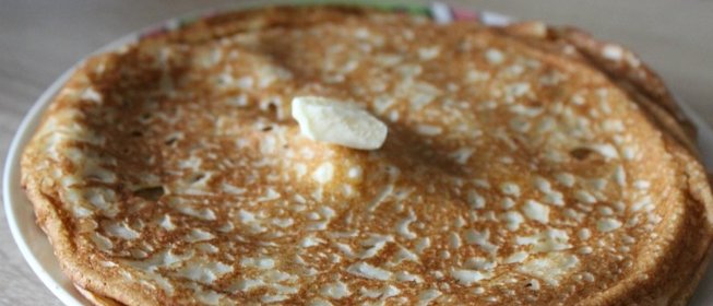 Сладкие блинчики на сметане и сывороточном коктейле Мажитэльк завтраку