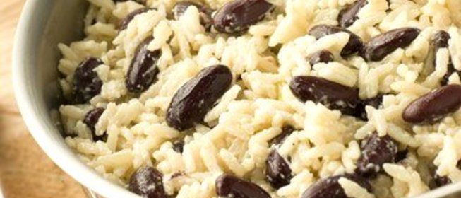 Рис с красной фасолью и кокосовым молоком по‑ямайски