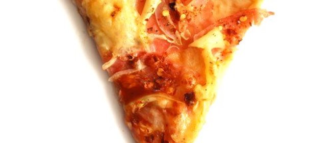 Пицца с красным луком