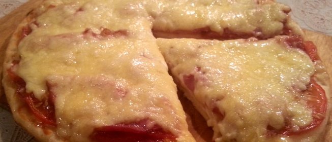 Пицца с салями и ветчиной